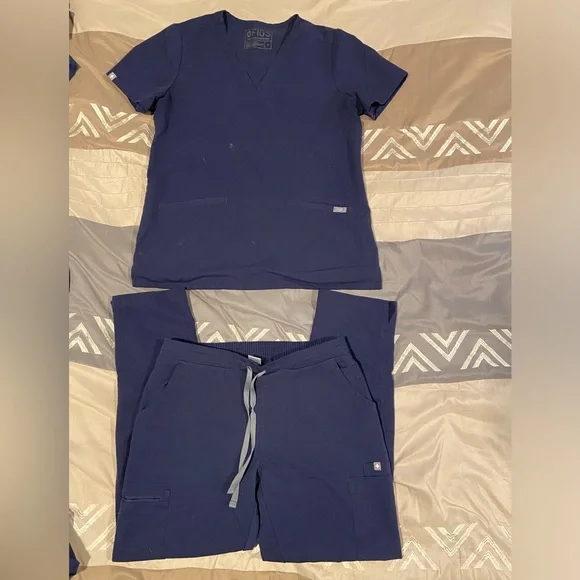 Sold in IG! Figs SP navy blue set: skinny pant + 2 pocket top - Picture 1 of 3